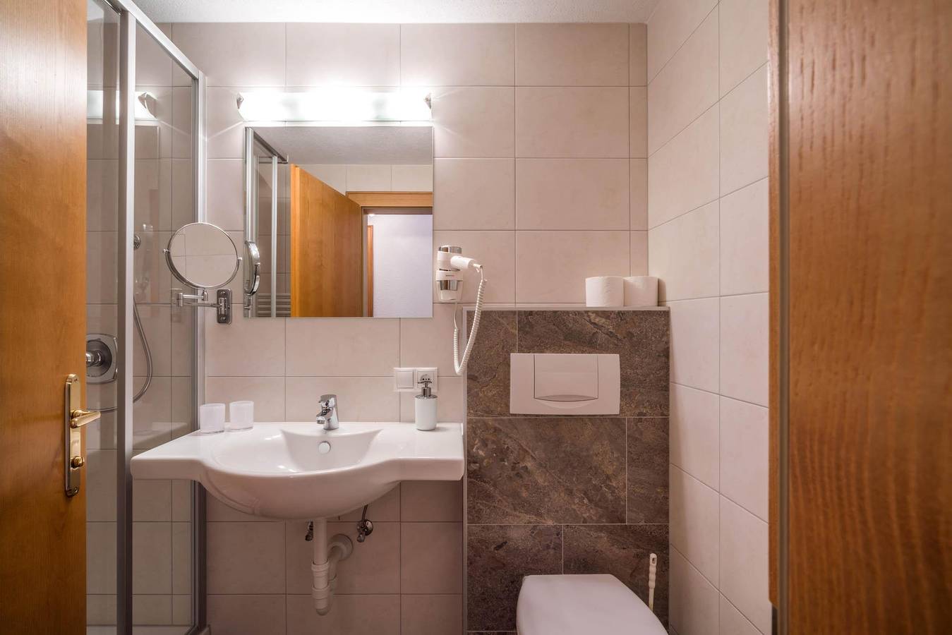 Ganze Ferienwohnung, Turmsuite 2 - 4 Personen in Tuxer Alpen, Ried im Zillertal