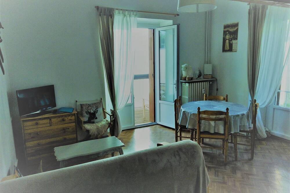 Appartement entier, Un esprit chalet en cœur de ville. in Luchon-Superbagnères, Bagnères-de-Luchon