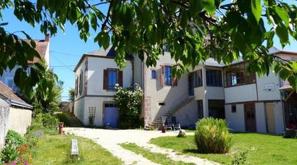 Chambre d’hôte pour 3 personnes, avec vue et jardin à Vallon-en-Sully