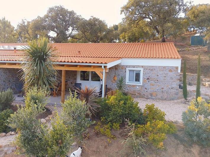 Location de vacances pour 2 personnes, avec Terrasse et Jardin ainsi que Piscine et Vue dans Marmelete