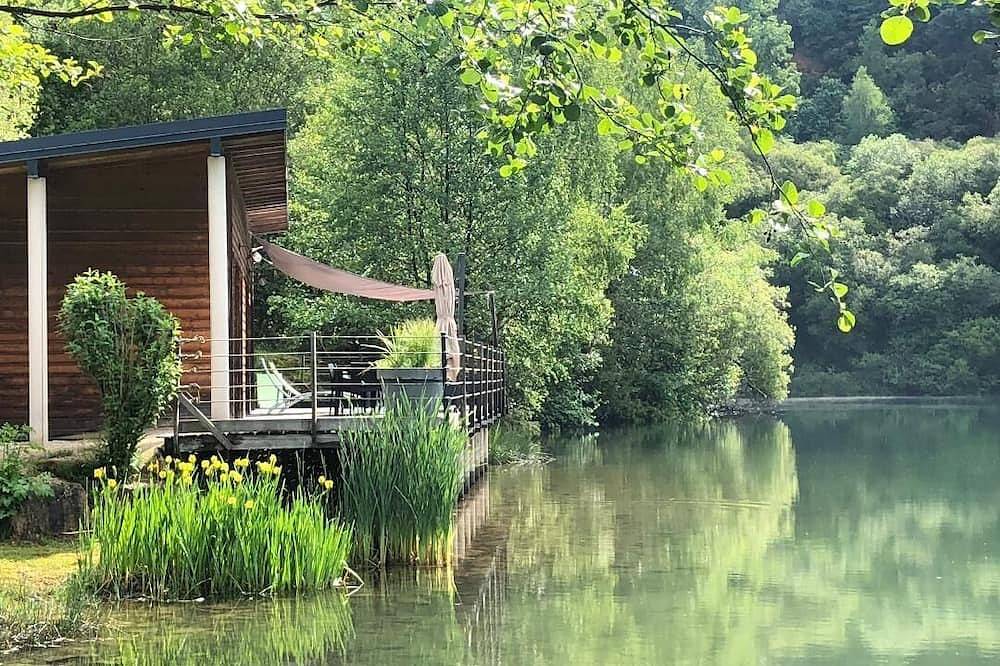 Pour les amoureux de la nature, très beau gite avec sa terrasse sur pilotis. in Jumilhac-le-Grand, Parc naturel régional Périgord-Limousin