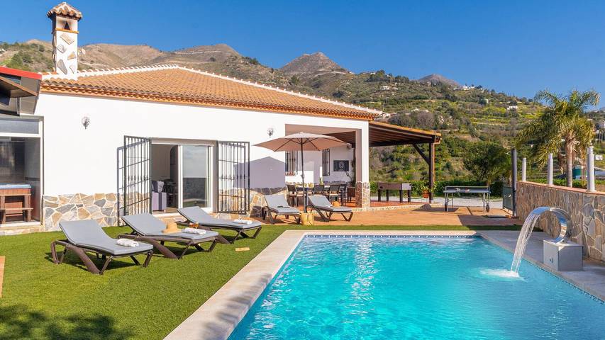 Casa rural para 6 personas, con balcón/terraza además de piscina y jacuzzi, Se admiten mascotas en Canillas de Albaida - 2