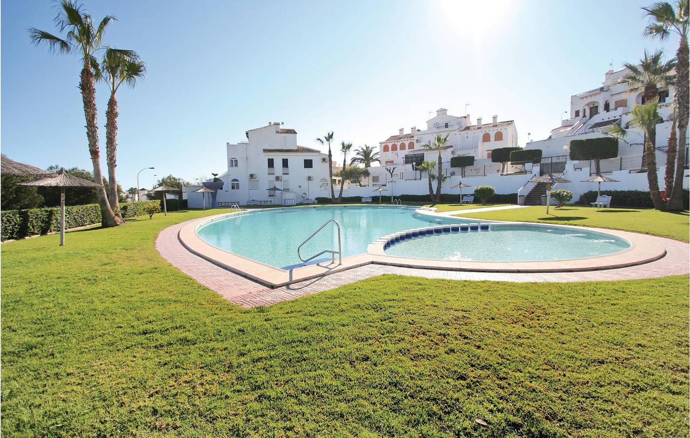 Sea View Apartment with Parking & Pool. in Torrevieja, Costa Blanca