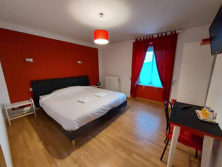 Hôtel pour 3 personnes, avec terrasse et vue à Saône