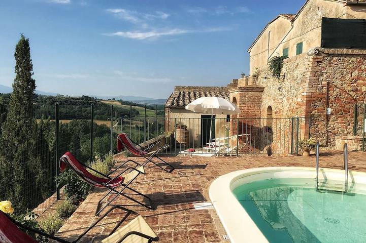 Agriturismo per 5 persone, con terrazza e giardino in San Giovanni d'Asso