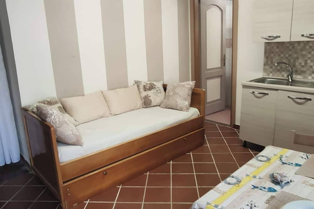 Studio apartment in Villa with garden in Porto Badino, Agro Pontino