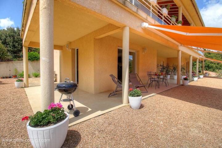 Gîte pour 2 personnes, avec Terrasse ainsi que Jardin et Vue à Levie - 3