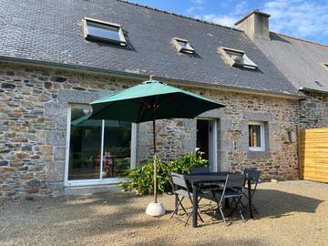 Gîte pour 4 personnes, avec jardin à Rospez