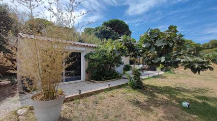 Gîte pour 4 personnes, avec jardin et terrasse, animaux acceptés dans Plage de l'Almanarre