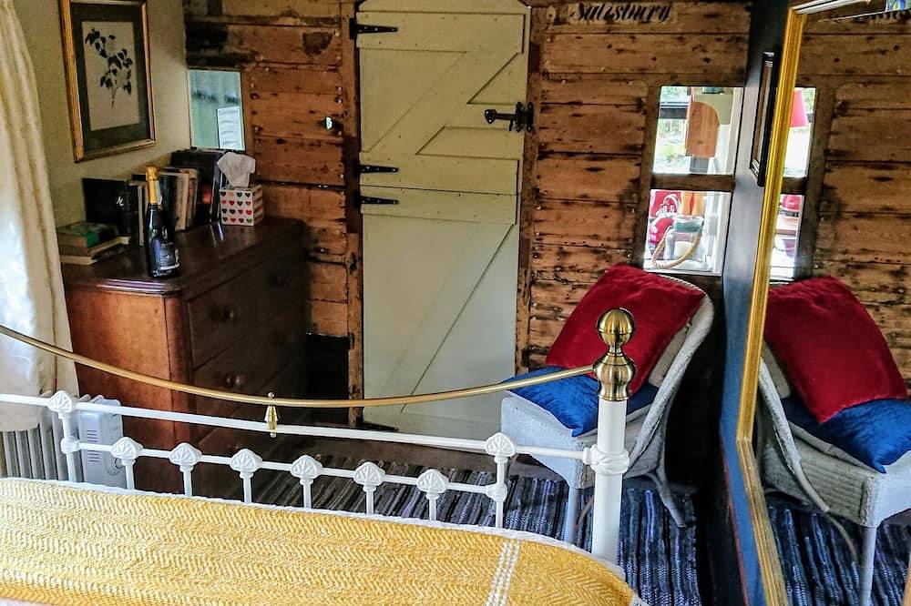Romantic Railway Carriage in 2 acres!! By coast path, short walk to beach/pub 😎 in Kynance Cove, Cadgwith
