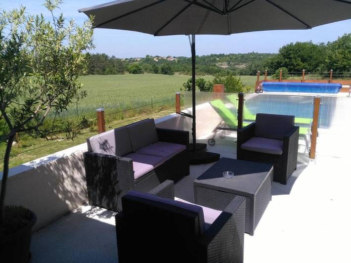 Location de vacances pour 6 personnes, avec vue ainsi que piscine et jardin à Labastide-Marnhac - 3