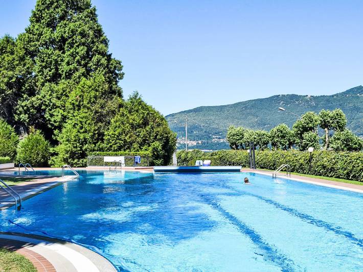 Gîte pour 4 personnes, avec balcon et jardin ainsi que vue sur le lac et bassin pour enfant à Porto Valtravaglia - 2