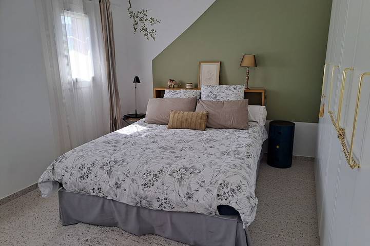 \"L'Autre Maison\" in Cotignac—accommodates 6 people, bright, beautiful garden with a view, all-inclusive price! in Cotignac, Brignoles region