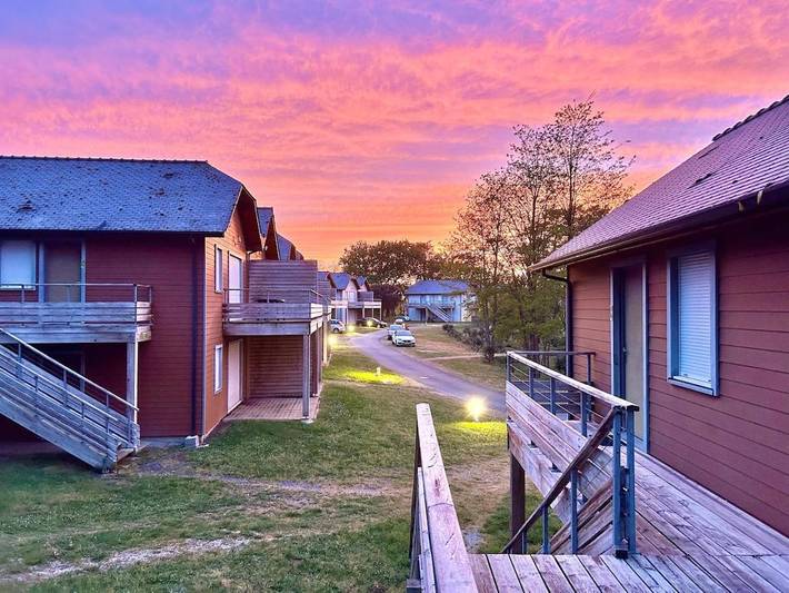 Gîte pour 4 personnes, avec Terrasse ainsi que Piscine et Vue à Chaveignes
