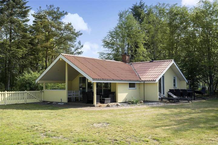 Ferieudlejning for 4 personer, med have og terrasse, husdyr tilladt i Ulfborg