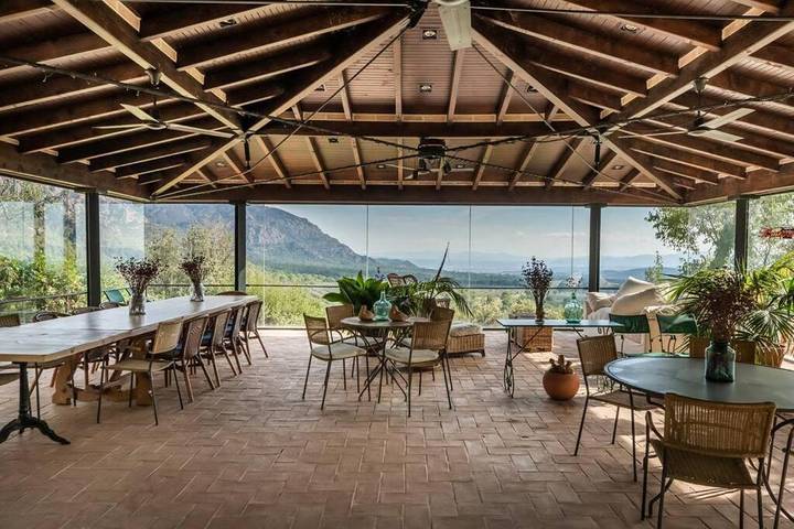 Location de vacances pour 12 personnes, avec Terrasse et Jardin ainsi que Piscine et Vue à El Bruc