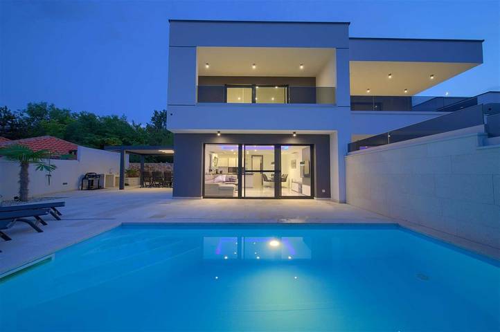 Villa pour 8 personnes, avec Balcon et Balcon/Terrasse ainsi que Vue sur l’océan et Terrasse à Klimno