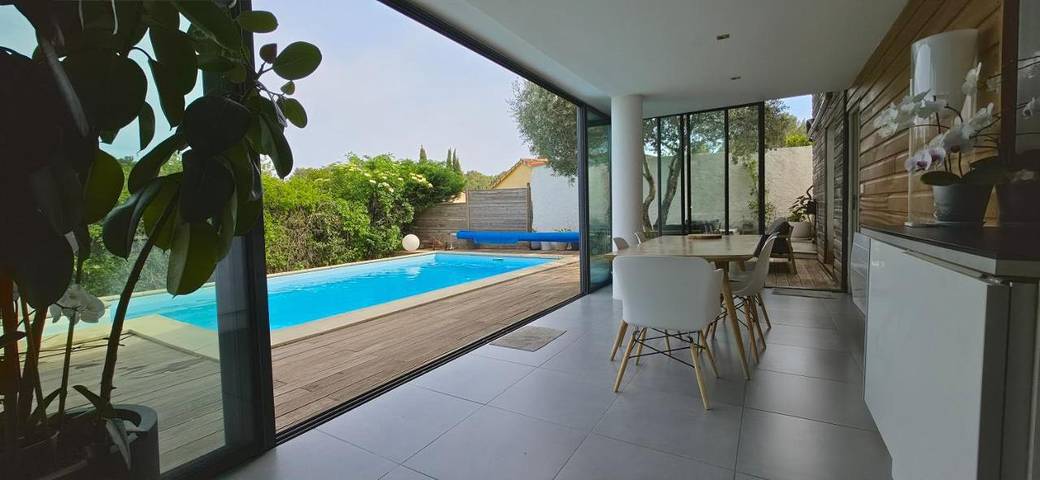 Location de vacances pour 8 personnes, avec terrasse ainsi que piscine et vue à Gréasque - 2