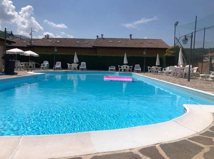 Chalet per 7 persone, con panorama e piscina nonché giardino - 1