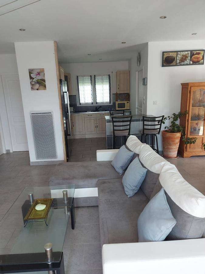 Gîte pour 6 personnes, avec terrasse et piscine à Lavardac - 2
