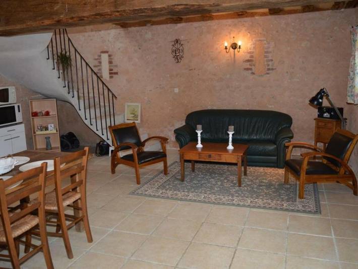 Location de vacances pour 3 personnes, avec jardin ainsi que terrasse et piscine, animaux acceptés à Nazelles-Négron - 3