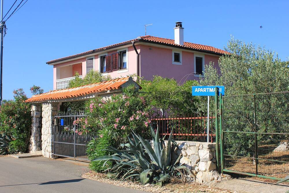 Ganze Wohnung, 1-Zimmer-Ferienwohnung mit Balkon und Meerblick Punta kriza, Cres in Lošinj, Cres