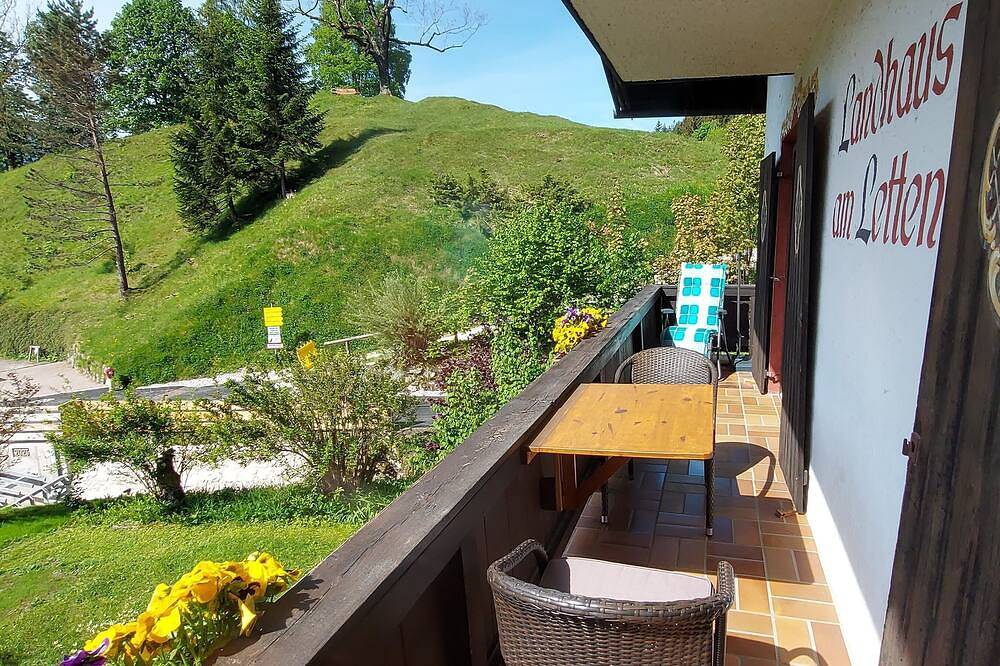 Ganze Wohnung, Zwei-Raum-Ferienwohnung mit Südbalkon in Reit im Winkl, Bayerische Alpen