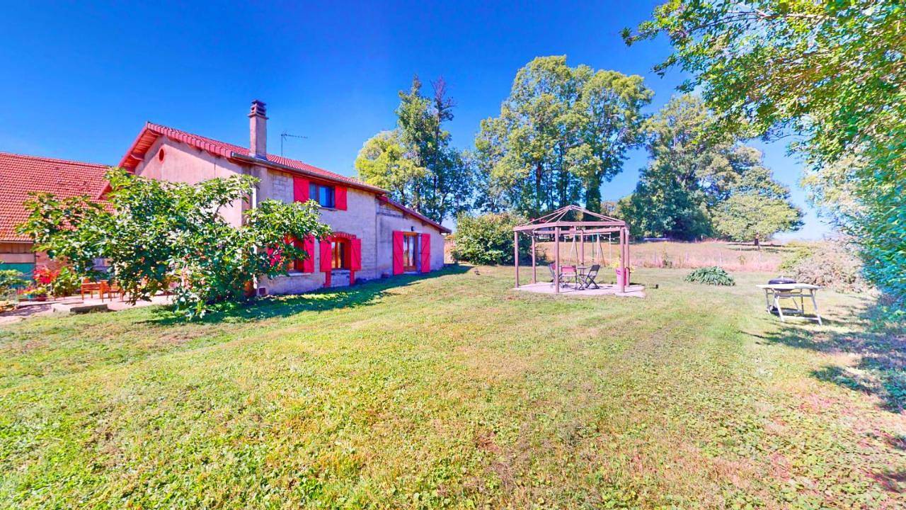 Calme et chaleureux gîte de campagne. in Voiteur, Jura Francais