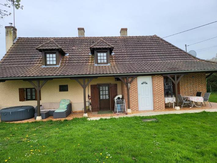 Maison de vacances pour 10 personnes, avec Jacuzzi et Terrasse ainsi que Jardin et Piscine