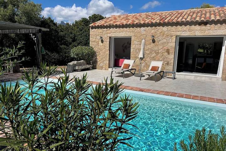 Villa pour 4 personnes, avec terrasse et jardin à Figari