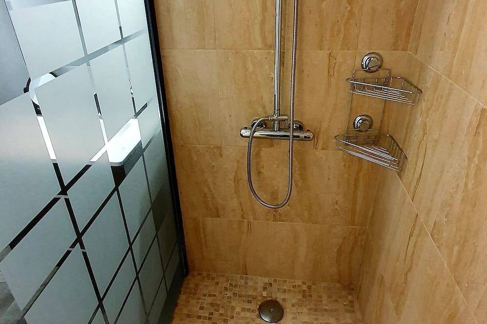 Entire apartment, Apartment / house 150m Fleury-les-Aubrais train station -2 km downtown Orleans in Fleury-les-Aubrais, Loire Valley