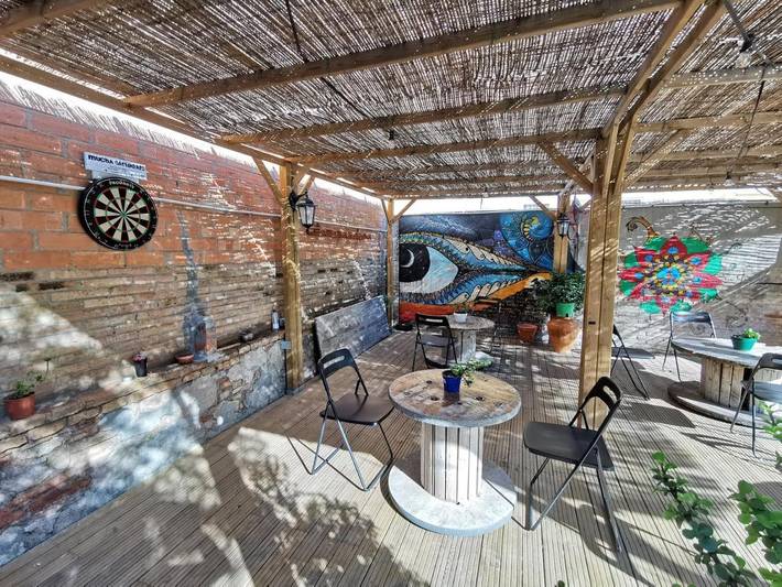 Hostal, con Terraza además de Jardín y Vistas en Bajo Llobregat - 2