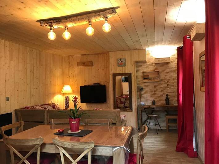 Gîte pour 8 personnes, avec terrasse, animaux acceptés à Montmin - 2