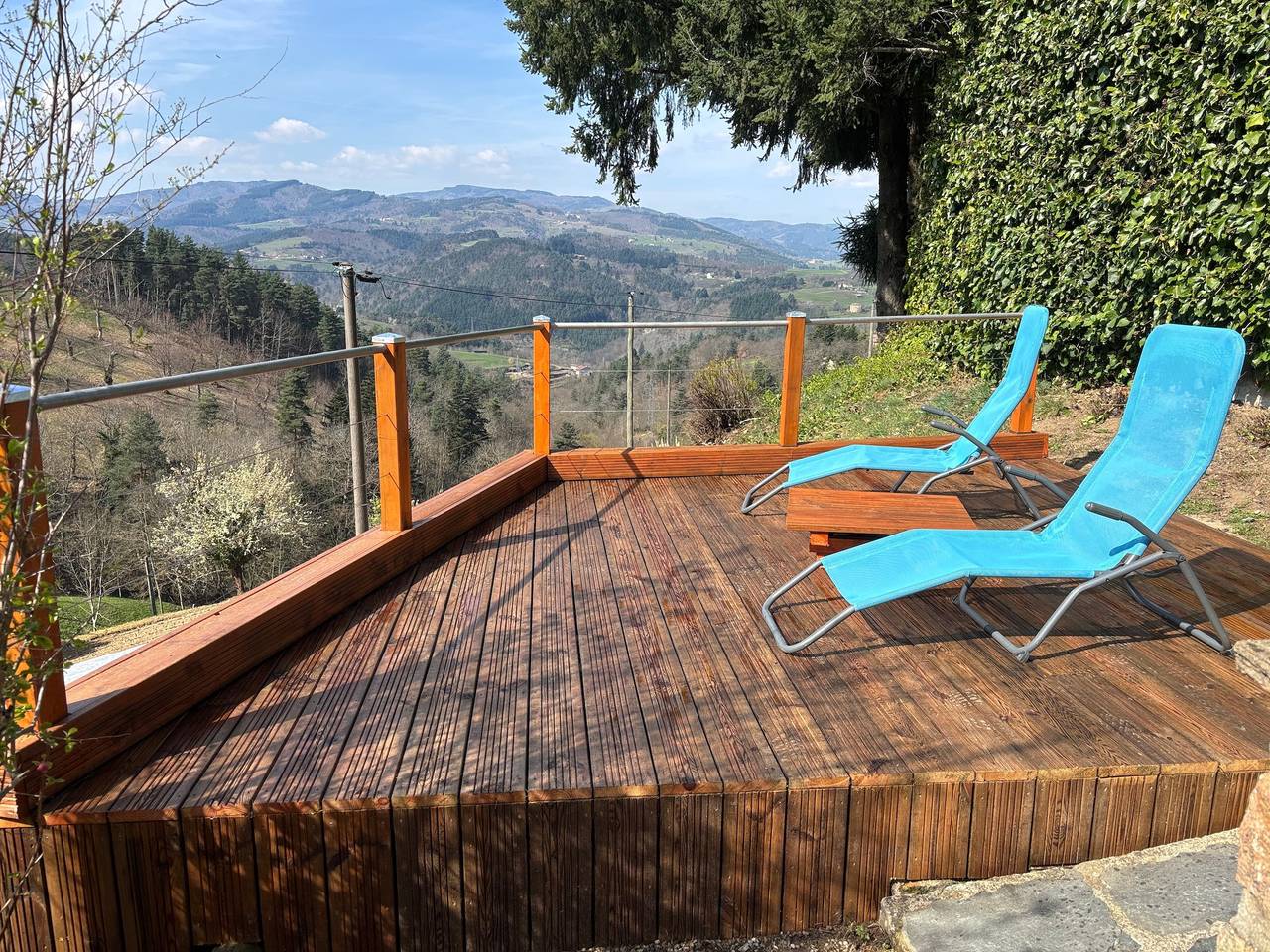 Gîte 'Joannet' avec vue sur la montagne, terrasse privée et Wi-Fi in Lamastre, Région de Tournon-sur-Rhône