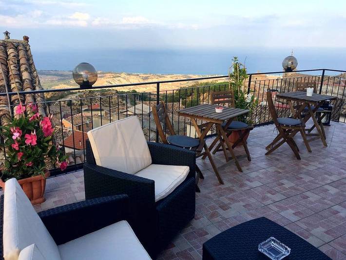 Ferienwohnung für 2 Personen, mit Balkon und Terrasse sowie Ausblick in Santa Caterina dello Ionio