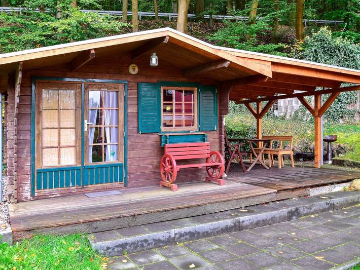 Bungalow für 4 Personen, mit Terrasse und Garten