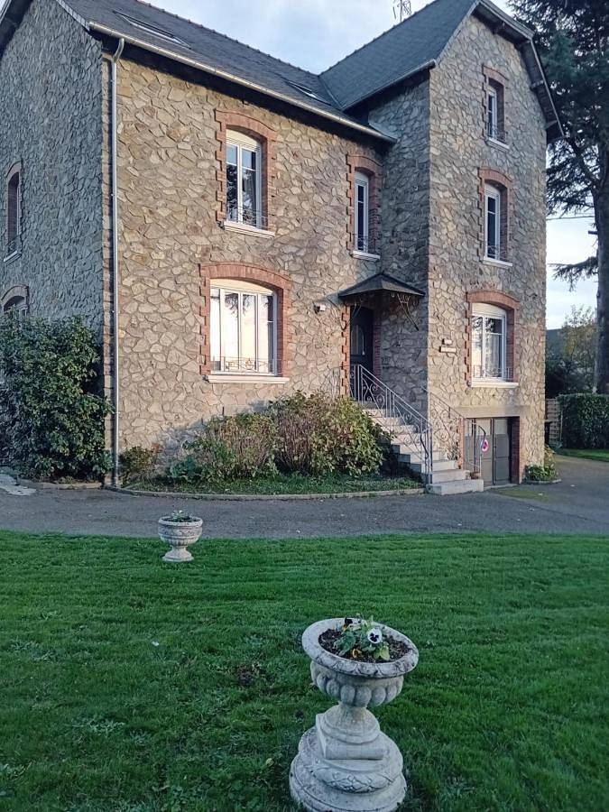 Location de vacances pour 3 personnes, avec vue ainsi que jardin et terrasse, animaux acceptés à Grand-Fougeray - 3