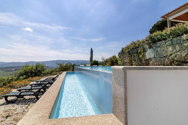Casa de vacaciones 'Casa Cerdeirinhas De Basto' con vistas a la montaña, piscina privada y Wi-Fi in Canedo de Basto, Canedo de Basto e Corgo