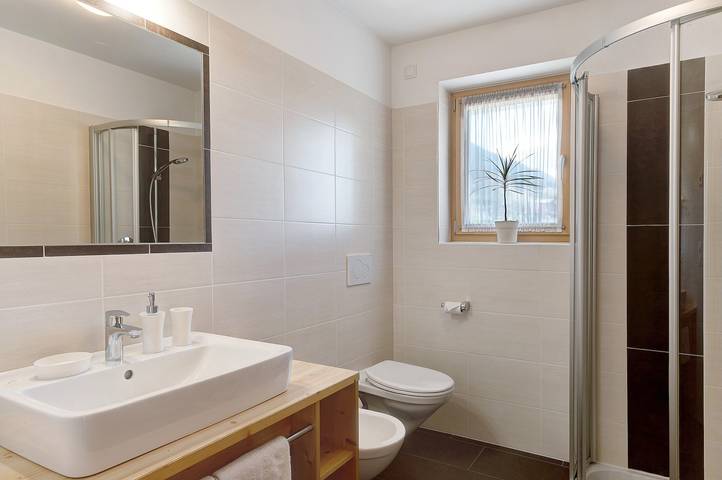 Hel lejlighed, Holiday Apartment "Stiflerhof Apt Enzian" with Mountain View, Shared Garden & Wi-Fi in Issing, Pfalzen