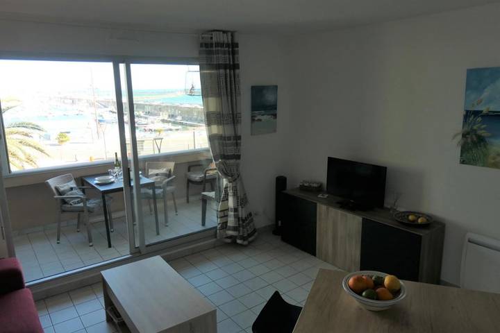 Gîte pour 2 personnes, avec Balcon et Terrasse ainsi que Piscine et Vue dans Port de Sète - 4