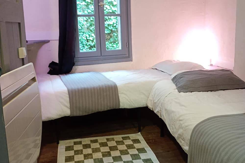 Entire apartment, Studio Center Thiers ~ Clermont-Ferrand ~ Lyon - Free Parking - Self-check-in in Thiers, Thiers region
