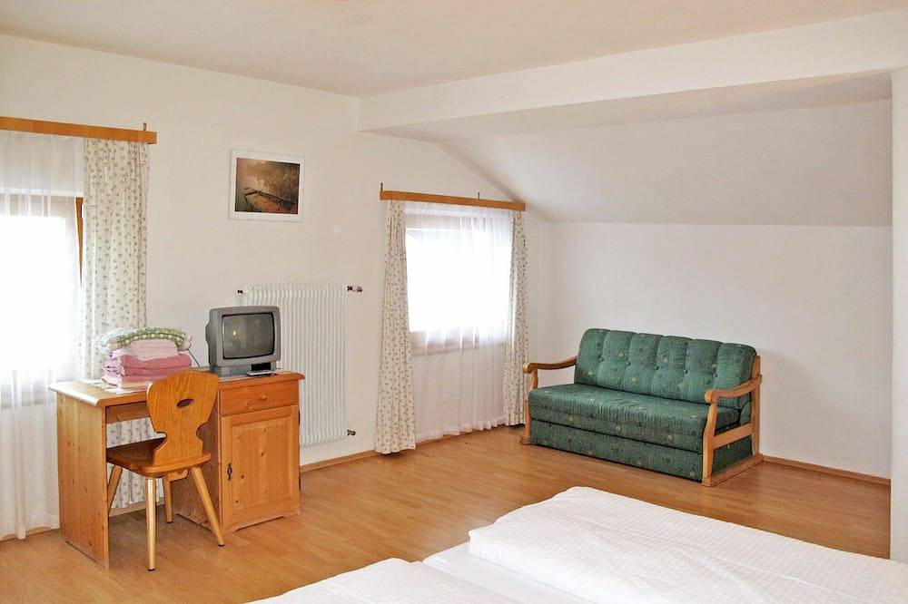 Geheel appartement, Leuk appartement voor 4 personen met Wifi, Tv en terras in St. Valentin auf der Haide, Graun