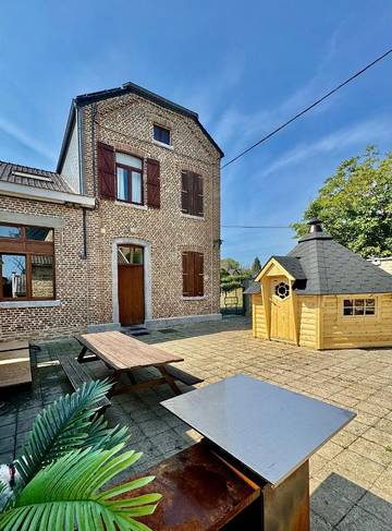 Gîte pour 12 personnes, avec jacuzzi et terrasse à Modave