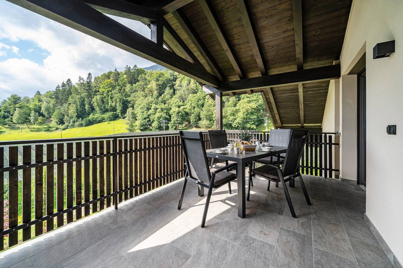 Ganze Wohnung, Ferienwohnung "Wiesgut Golden" mit Bergblick, Privat-Terrasse und Wlan in Tisens, Nonsberggruppe