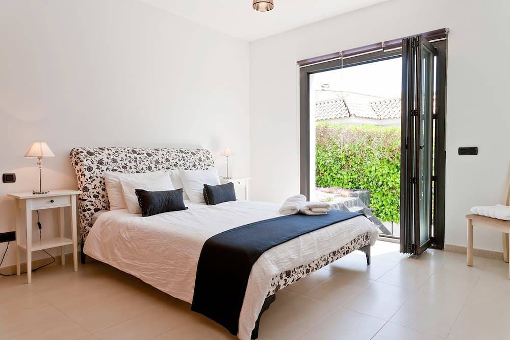 Villa Mimma ,Touristic licence no. Etv/5591\n With a large  Pool, Air Con, & Wifi in Costa d'en Blanes, Calvià