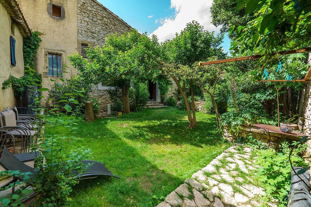 La Remise + Le Loft = 18 couchages dans un cadre cosy & chaleureux in Saint-Bonnet-du-Gard, Région de Nîmes