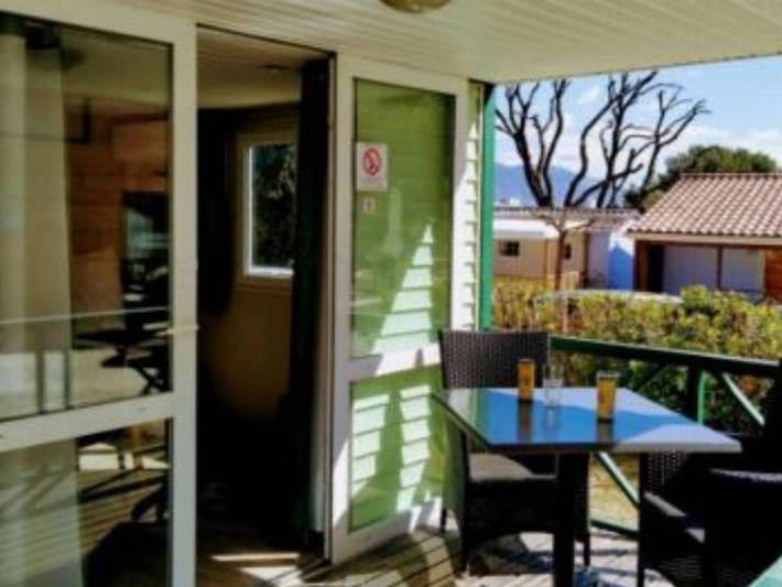 Camping pour 2 personnes, avec piscine et terrasse