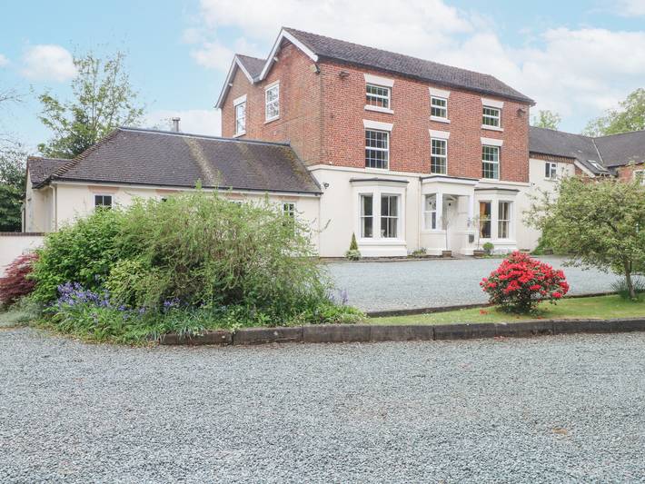 Cottage for 22 people, with Garden and Pool in Shropshire