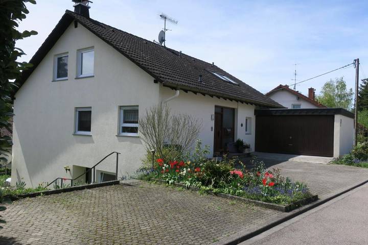 Ferienwohnung für 3 Personen, mit Terrasse und Ausblick in Wutöschingen