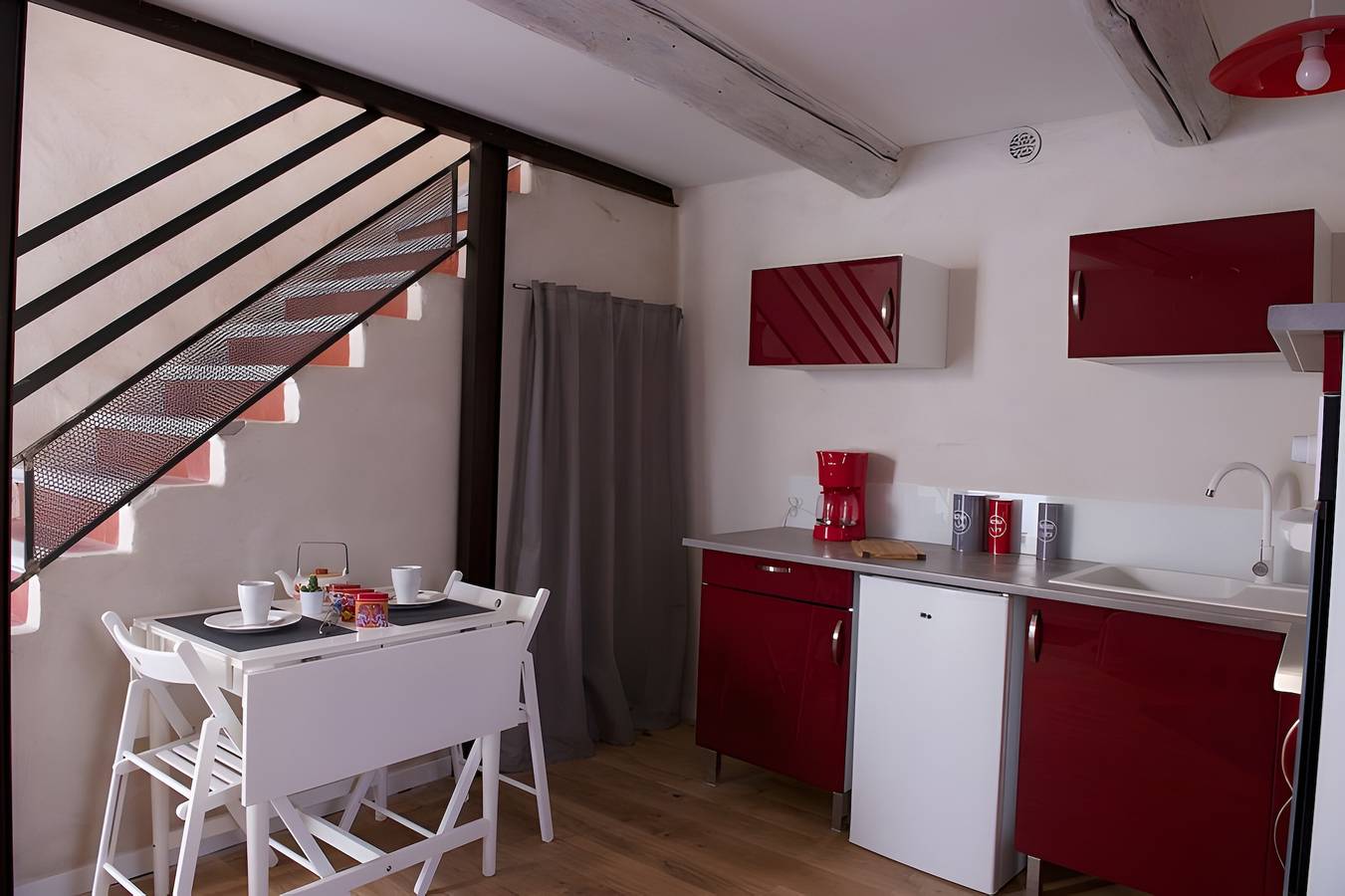 Appartement entier, Gîte « Chez Augustine » avec Wi-Fi et climatisation in Sarrians, Vaucluse